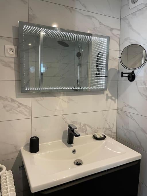 90M2 Hyper Centre Sauna Straatsburg Buitenkant foto